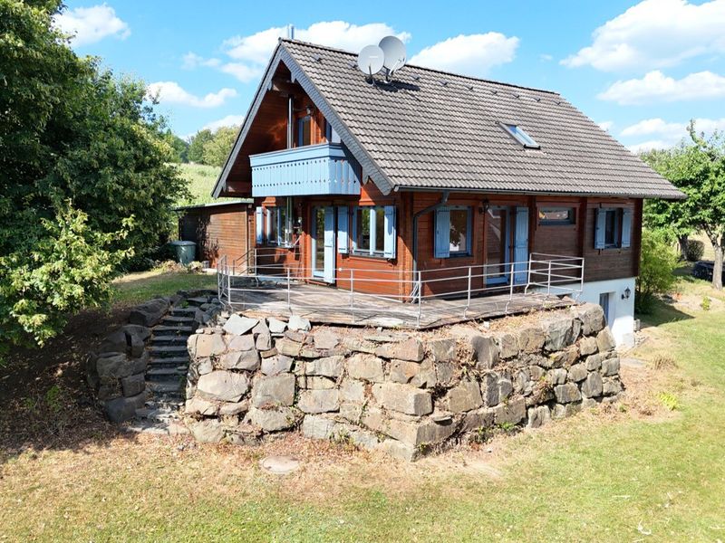 Aus Liebe zur Natur – Holzblockhaus mit großem Grundstück in Ortsrandlage!